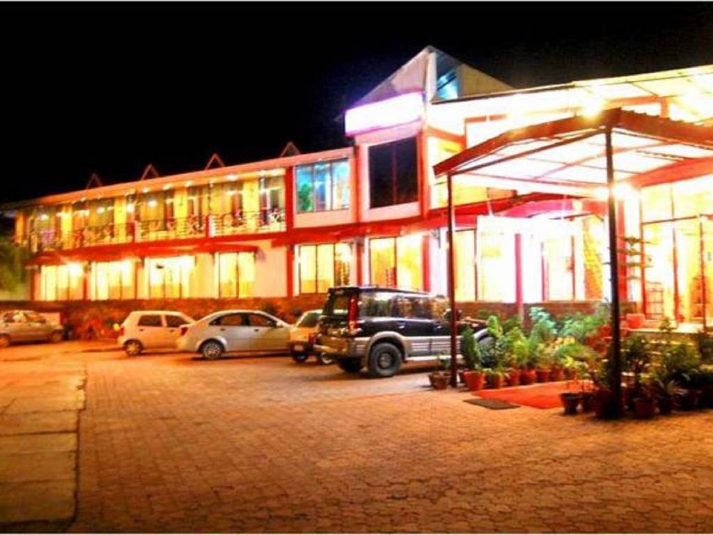 Hotel Shivalik Касаули Екстериор снимка